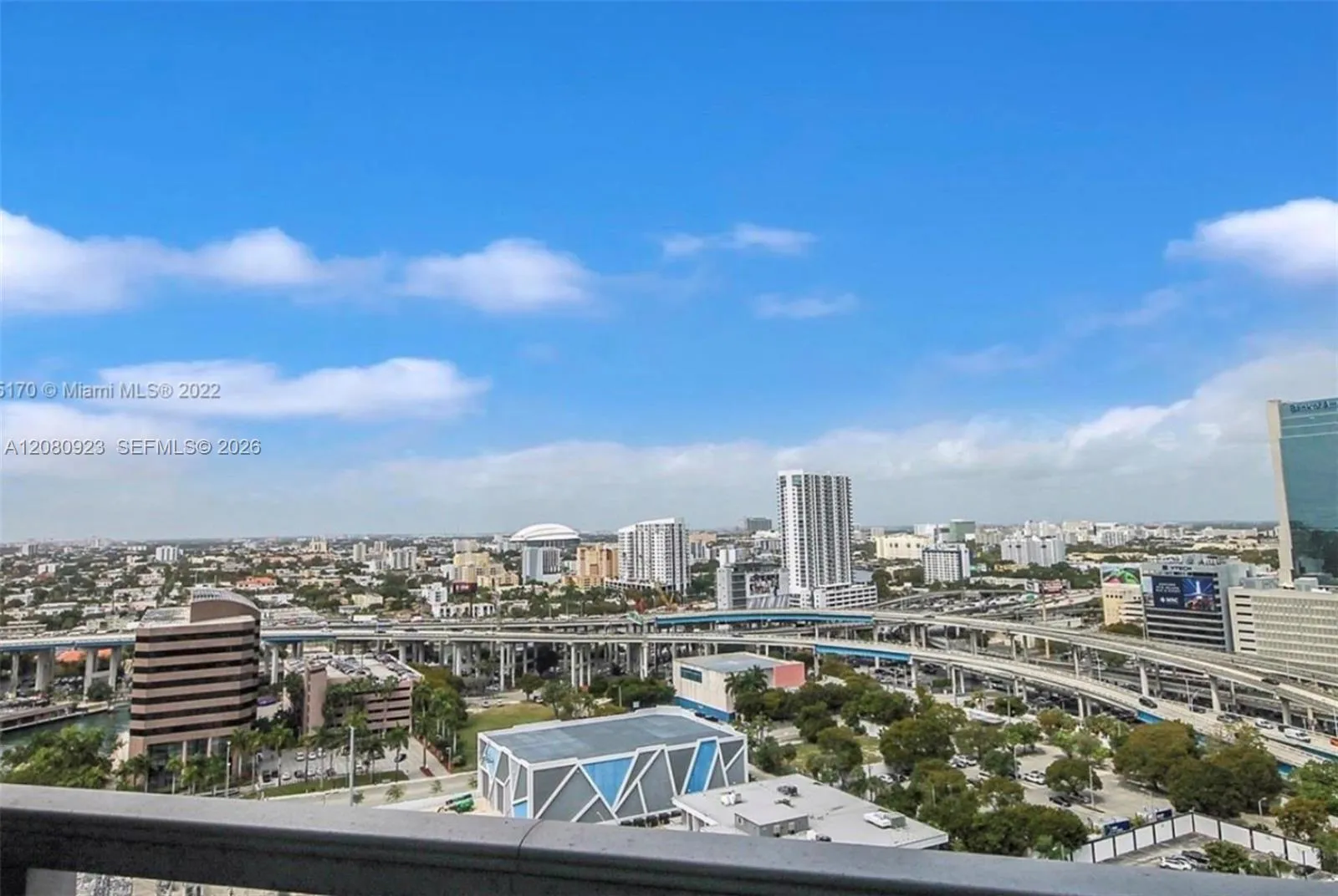 Foto de propiedad en 90 SW 3rd Street 2210, Miami, FL 33130 Miami con MLS# 