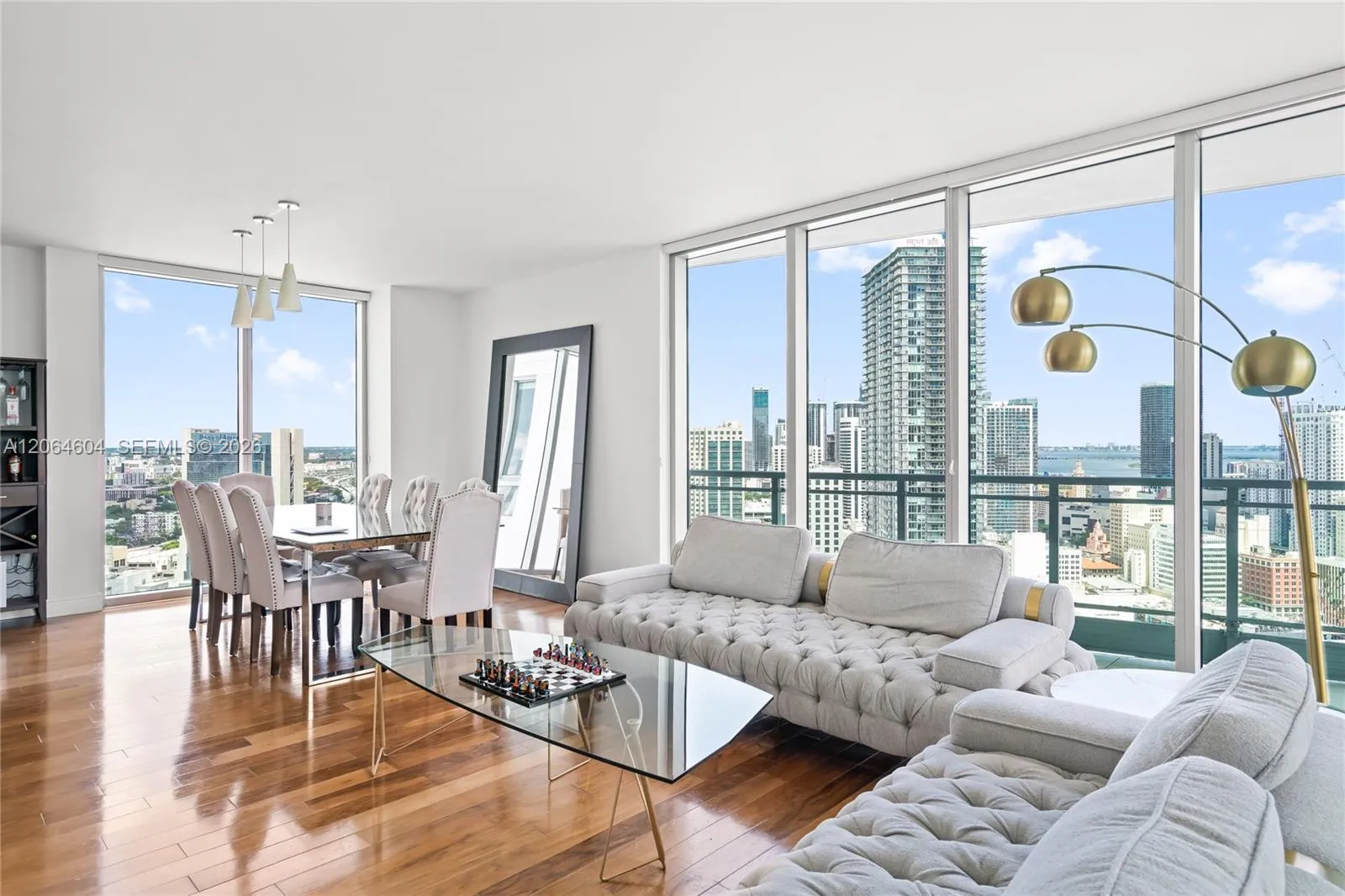 Foto de propiedad en 90 SW 3rd Street 3504, Miami, FL 33130 Miami con MLS# 