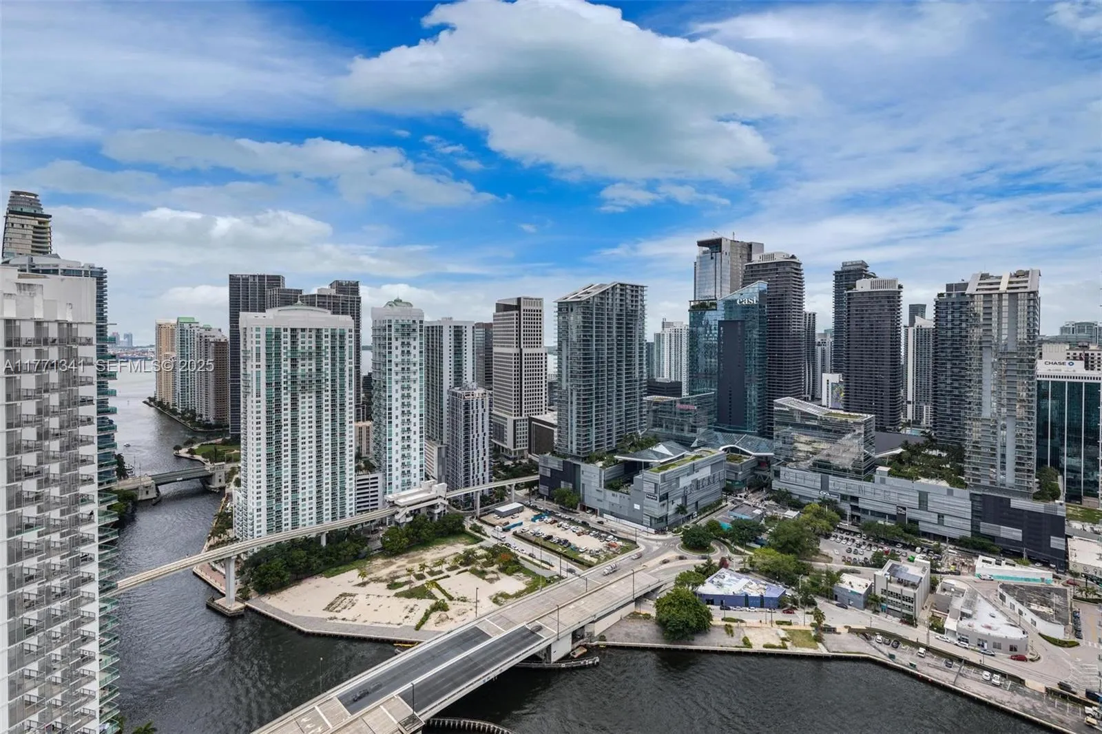 Foto de propiedad en 90 SW 3rd Street 4103, Miami, FL 33130 Miami con MLS# 