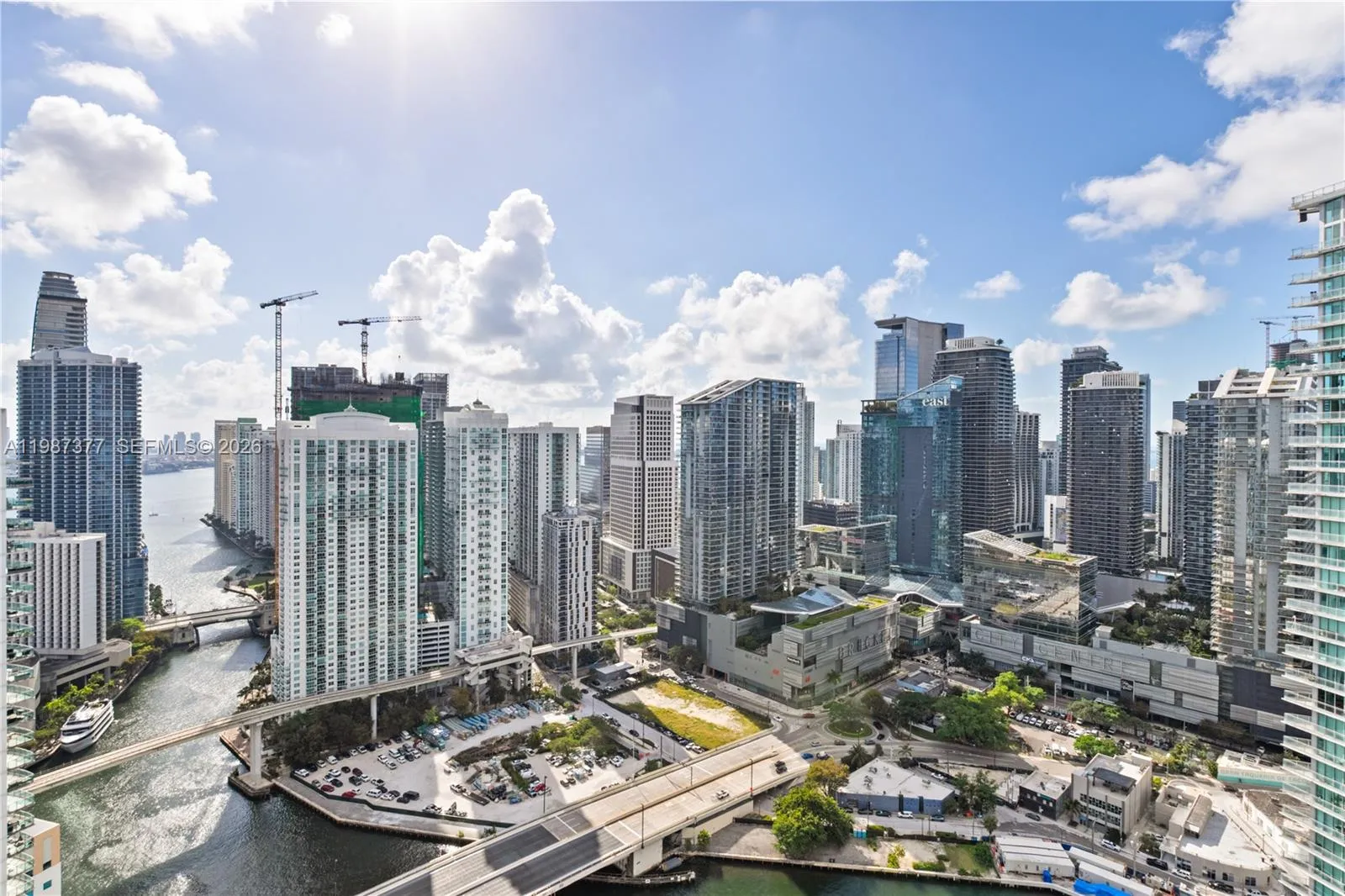 Foto de propiedad en 90 SW 3rd Street 4301, Miami, FL 33130 Miami con MLS# 