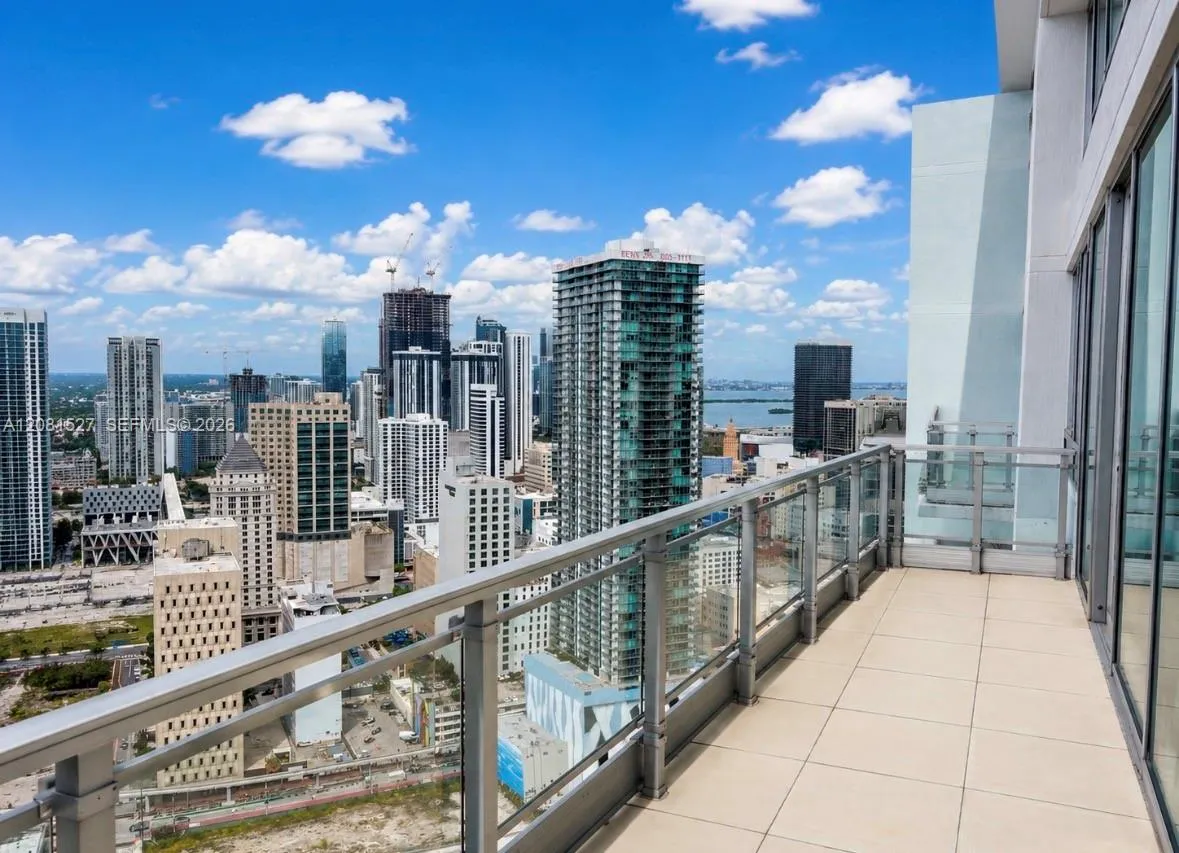 Foto de propiedad en 90 SW 3rd Street PH08, Miami, FL 33130 Miami con MLS# 