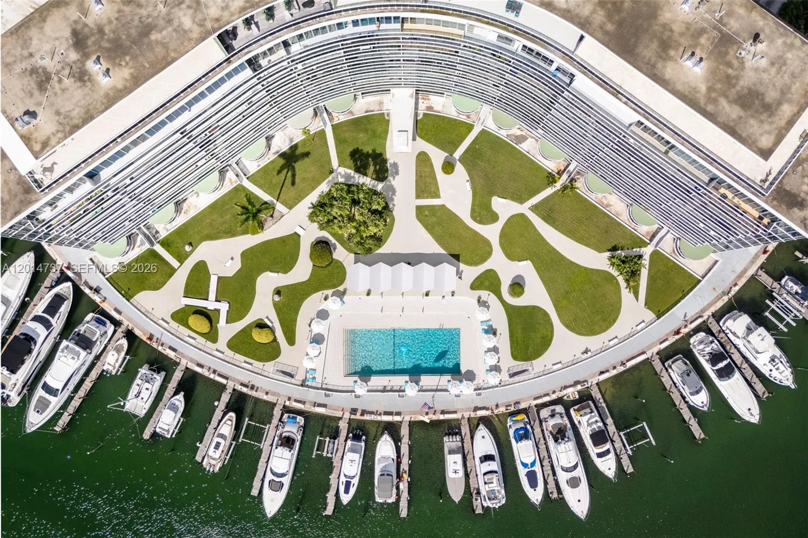 Foto de propiedad en 900 Bay Drive 1005 + Dock DS14, Miami Beach, FL 33141 Miami Beach con MLS# 