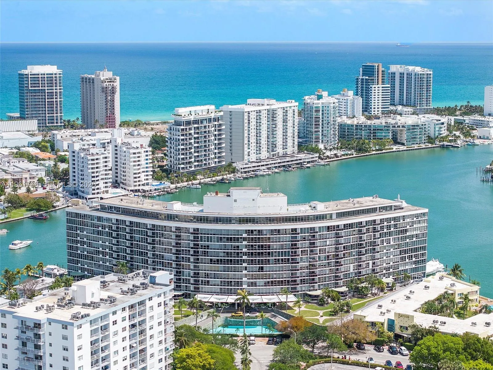 Foto de propiedad en 900 Bay Drive 1012, Miami Beach, FL 33141 Miami Beach con MLS# 