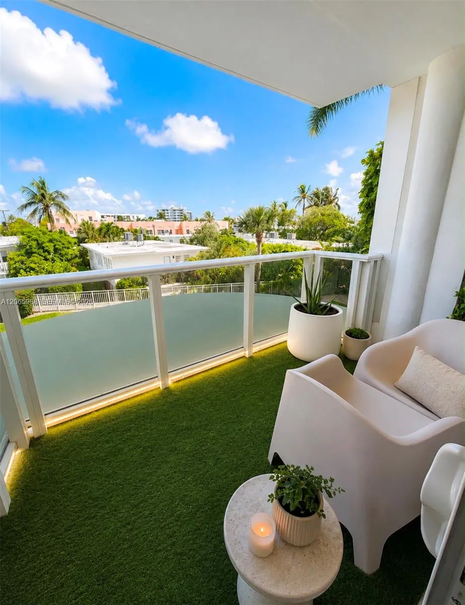 Foto de propiedad en 900 Bay Drive 207, Miami Beach, FL 33141 Miami Beach con MLS# 