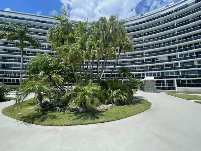 Foto de propiedad en 900 Bay Drive 311, Miami Beach, FL 33141 Miami Beach con MLS# 
