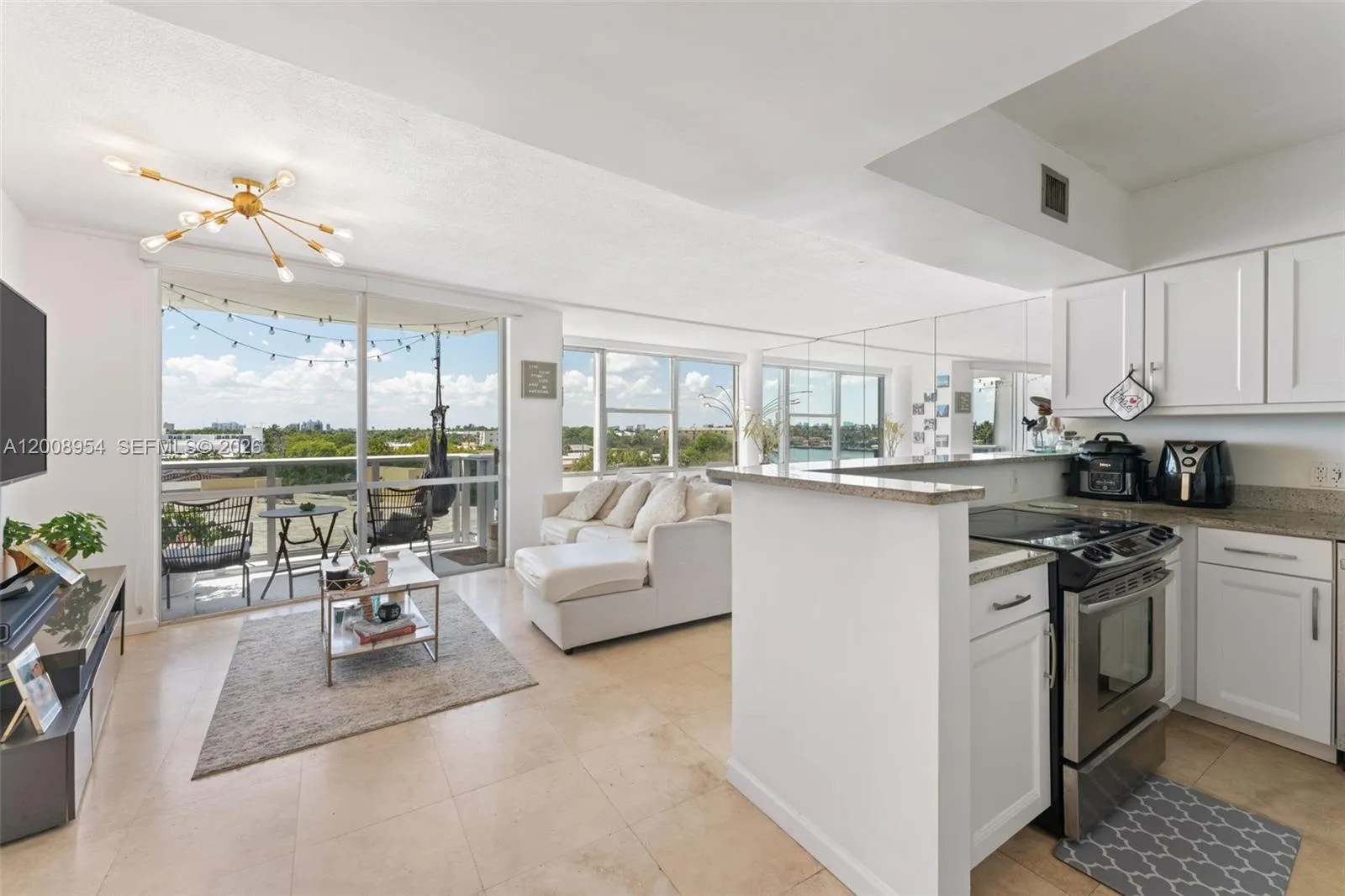 Foto de propiedad en 900 Bay Drive 421, Miami Beach, FL 33141 Miami Beach con MLS# 