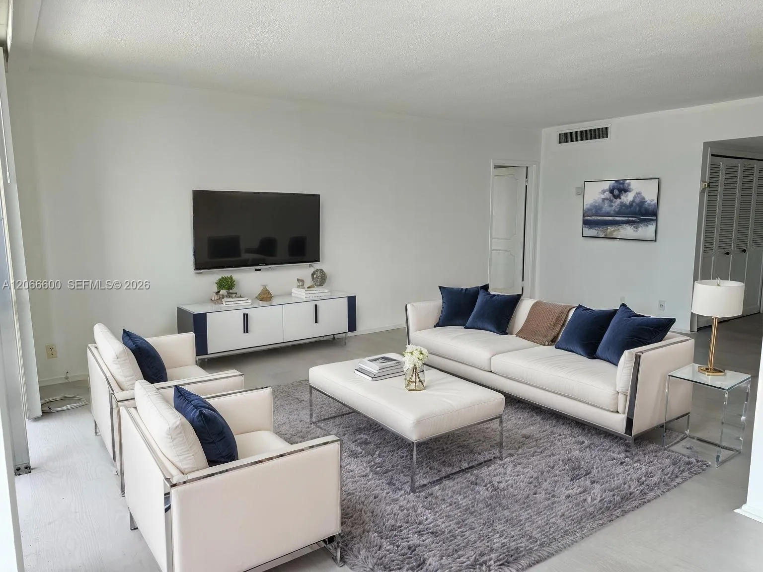 Foto de propiedad en 900 Bay Drive 523, Miami Beach, FL 33141 Miami Beach con MLS# 
