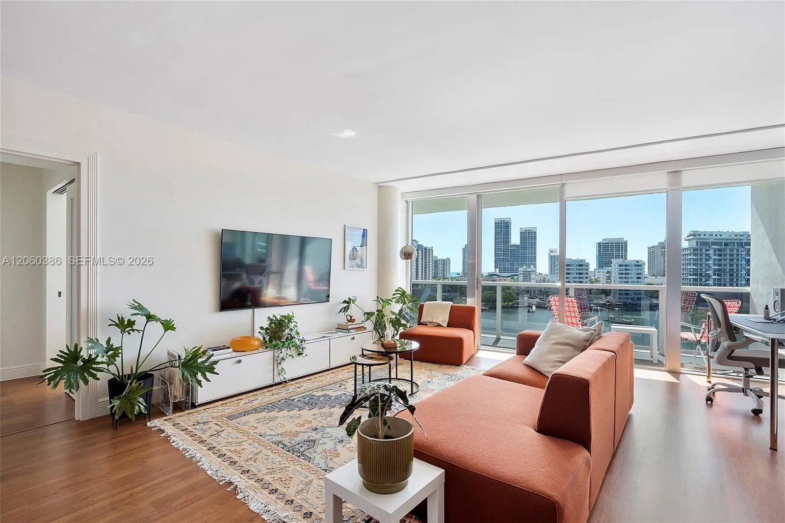 Foto de propiedad en 900 Bay Drive 716+Dock Slip available, Miami Beach, FL 33141 Miami Beach con MLS# 