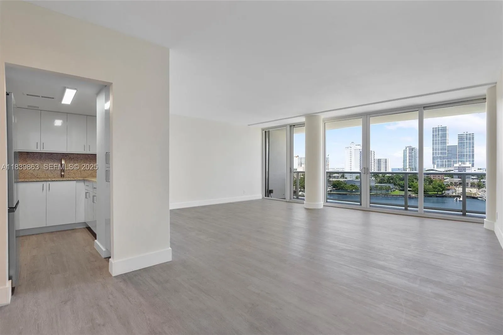 Foto de propiedad en 900 Bay Drive 718+Dock Slip available, Miami Beach, FL 33141 Miami Beach con MLS# 