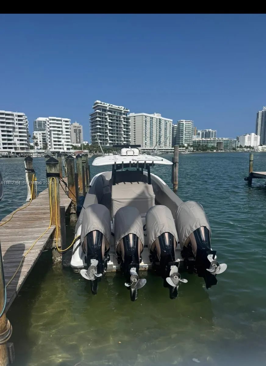 Foto de propiedad en 900 Bay Drive DS18, Miami Beach, FL 33141 Miami Beach con MLS# 