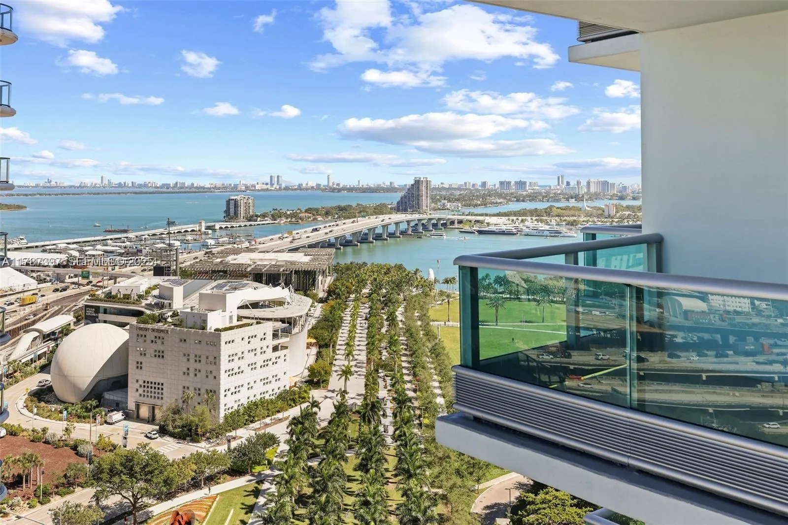 Foto de propiedad en 900 Biscayne Boulevard 2410, Miami, FL 33132 Miami con MLS# 