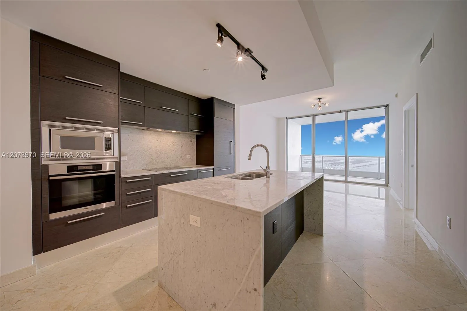 Foto de propiedad en 900 Biscayne Boulevard 5203, Miami, FL 33132 Miami con MLS#