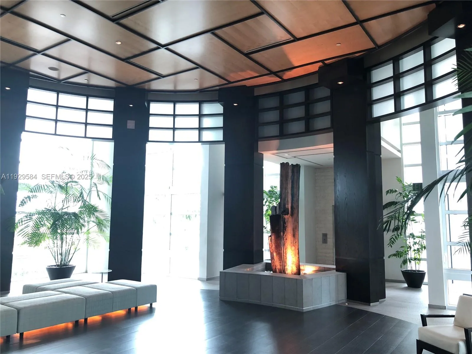 Foto de propiedad en 900 Brickell Key Boulevard 1602, Miami, FL 33131 Miami con MLS# 