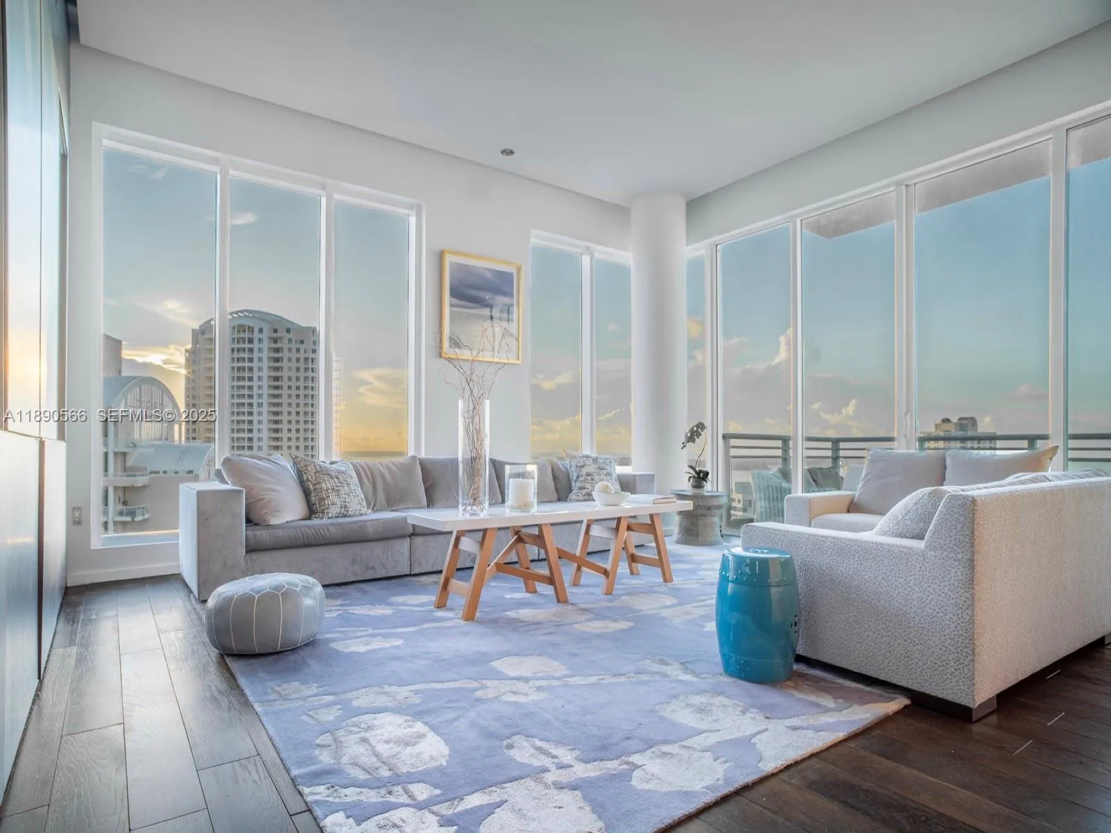 Foto de propiedad en 900 Brickell Key Boulevard 2204, Miami, FL 33131 Miami con MLS# 