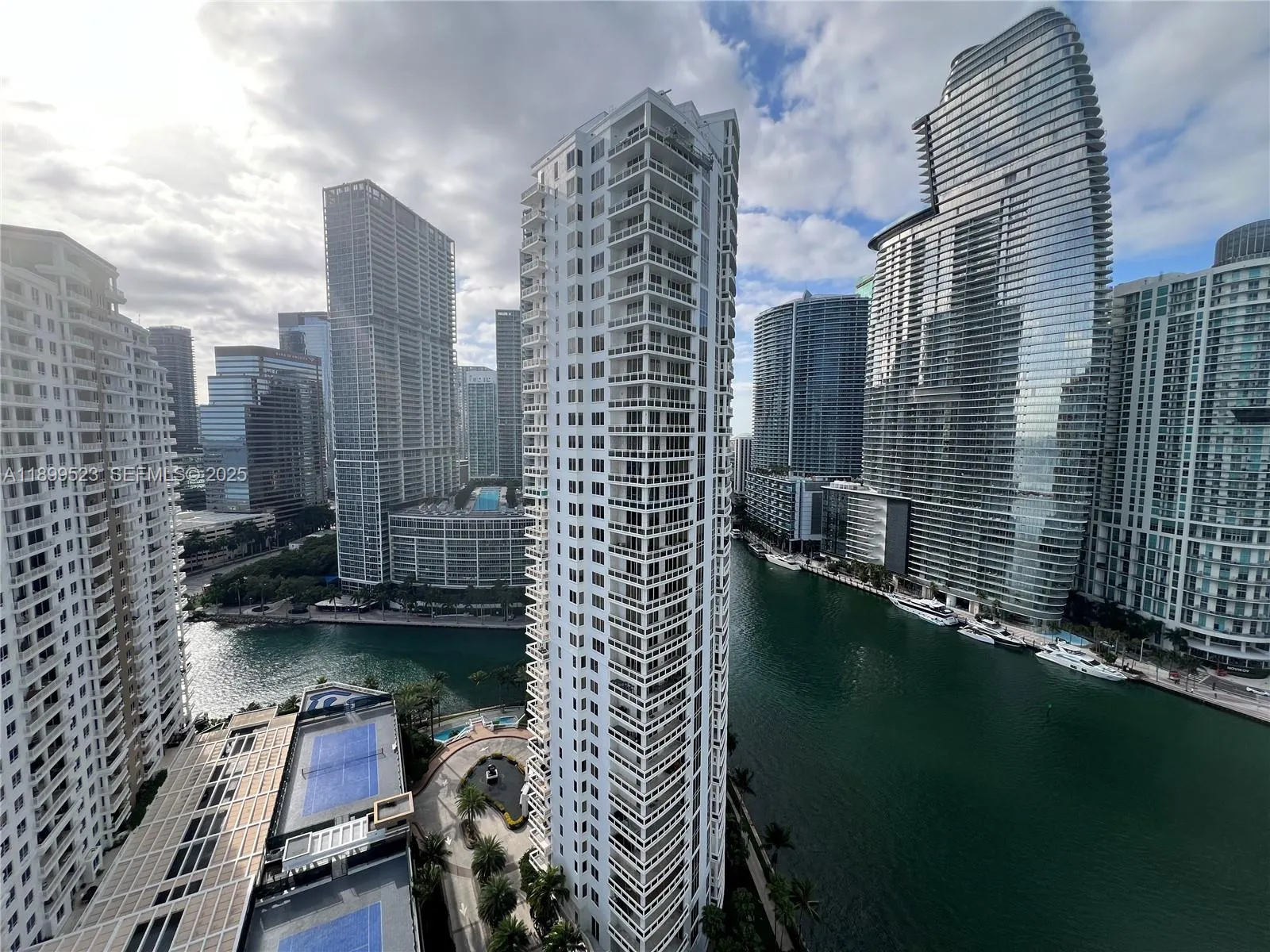 Foto de propiedad en 900 Brickell Key Boulevard 2205, Miami, FL 33131 Miami con MLS# 