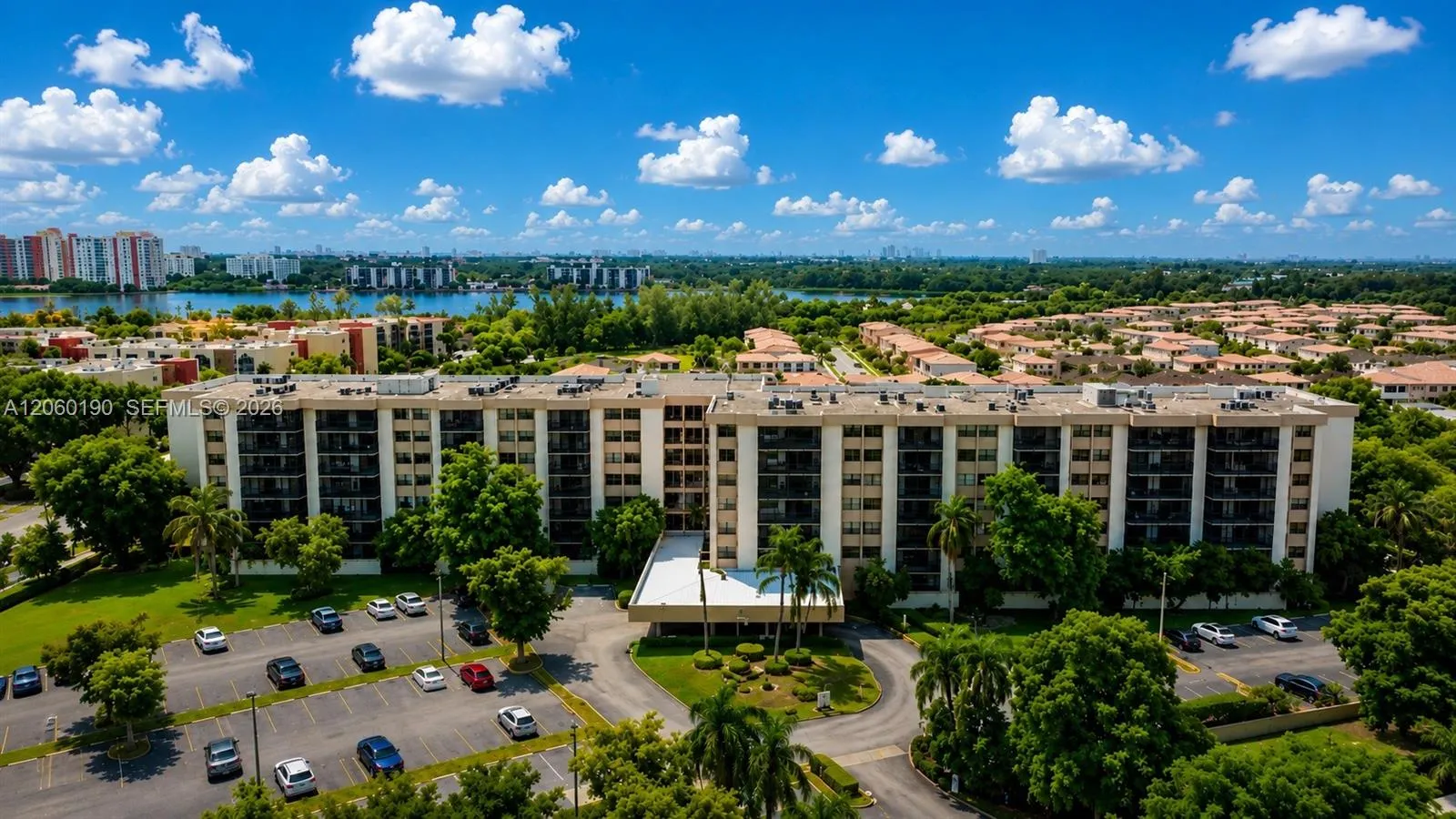Foto de propiedad en 900 NE 195th Street 109, Miami, FL 33179 Miami con MLS# 