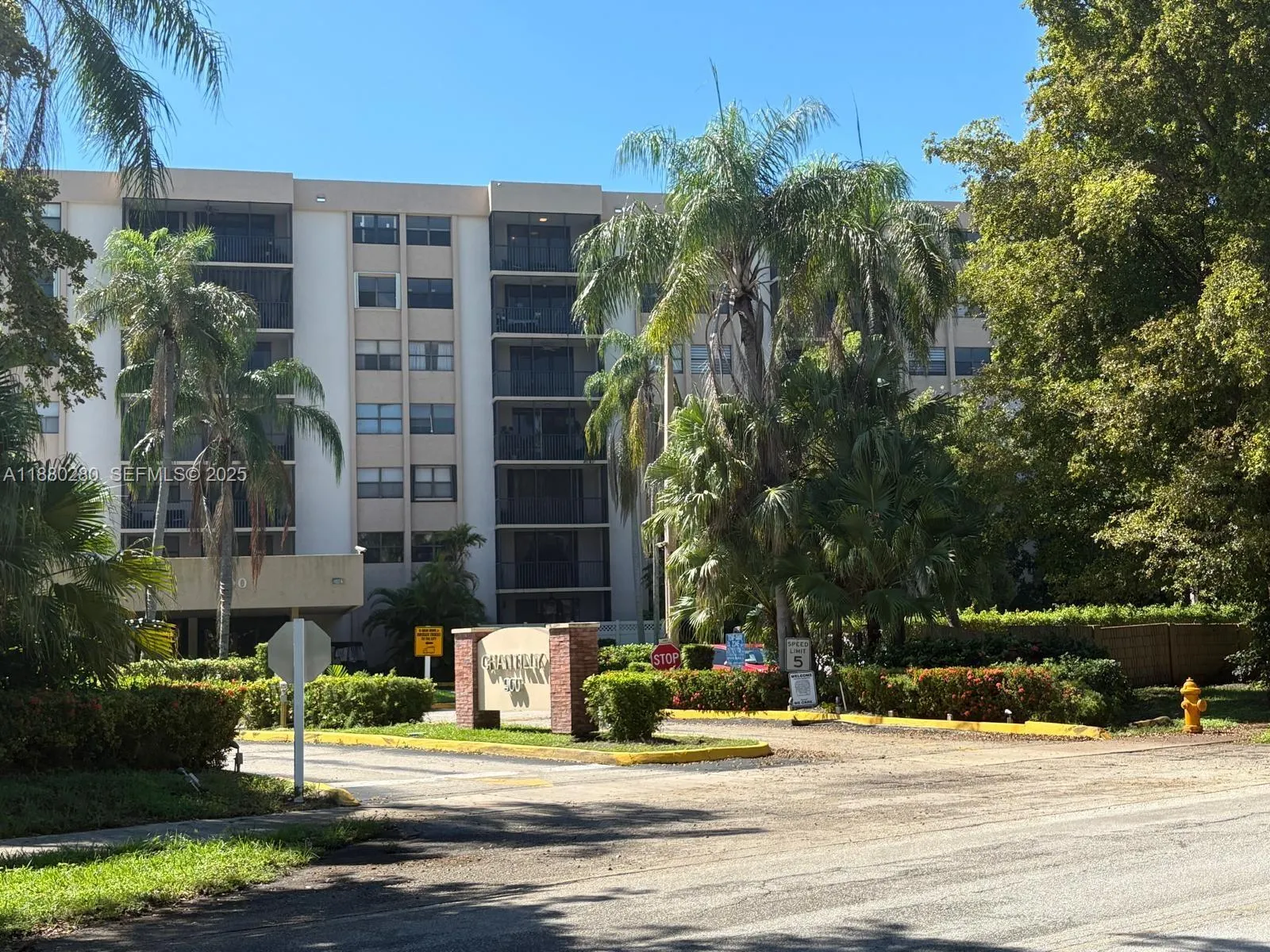 Foto de propiedad en 900 NE 195th Street 702, Miami, FL 33179 Miami con MLS# 