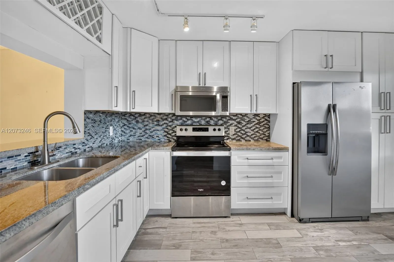 Foto de propiedad en 900 SW 125th Way 105R, Pembroke Pines, FL 33027 Pembroke Pines con MLS# 