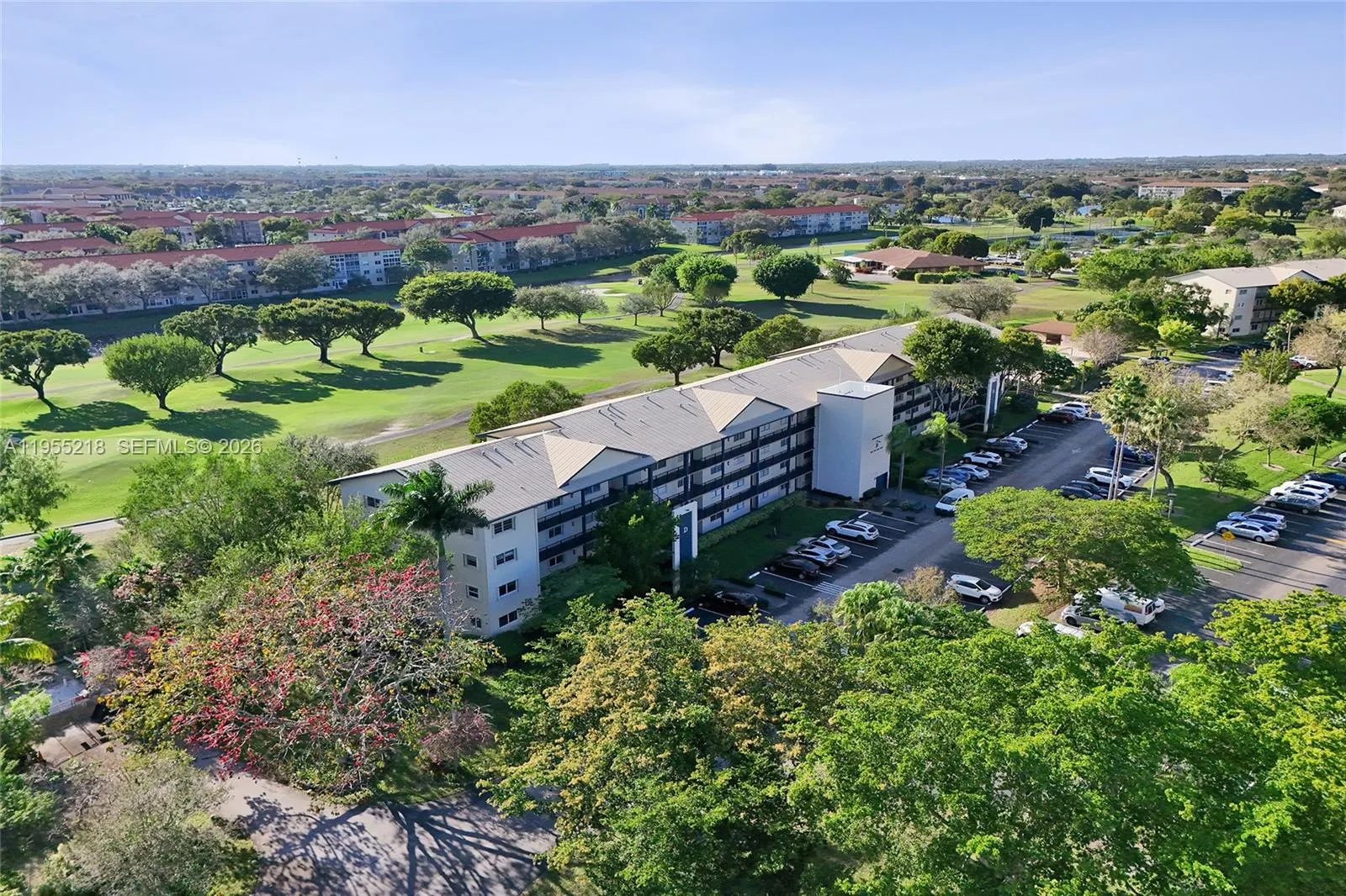 Foto de propiedad en 900 SW 128th Avenue 103D, Pembroke Pines, FL 33027 Pembroke Pines con MLS# 