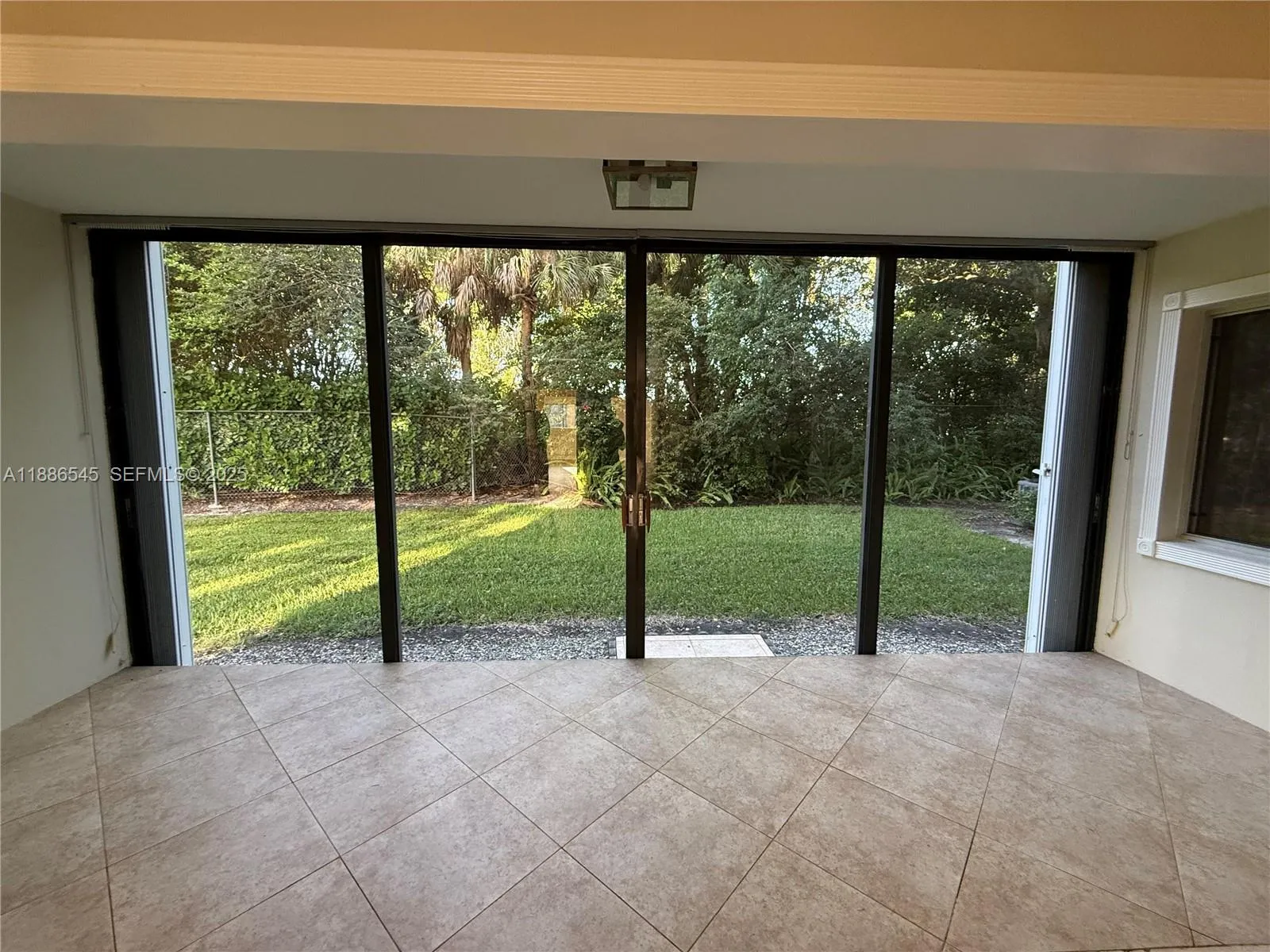 Foto de propiedad en 900 SW 142nd Avenue 101L, Pembroke Pines, FL 33027 Pembroke Pines con MLS# 
