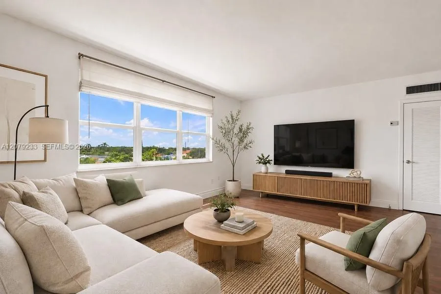 Foto de propiedad en 900 SW 84th Avenue 415D, Miami, FL 33144 Miami con MLS# 