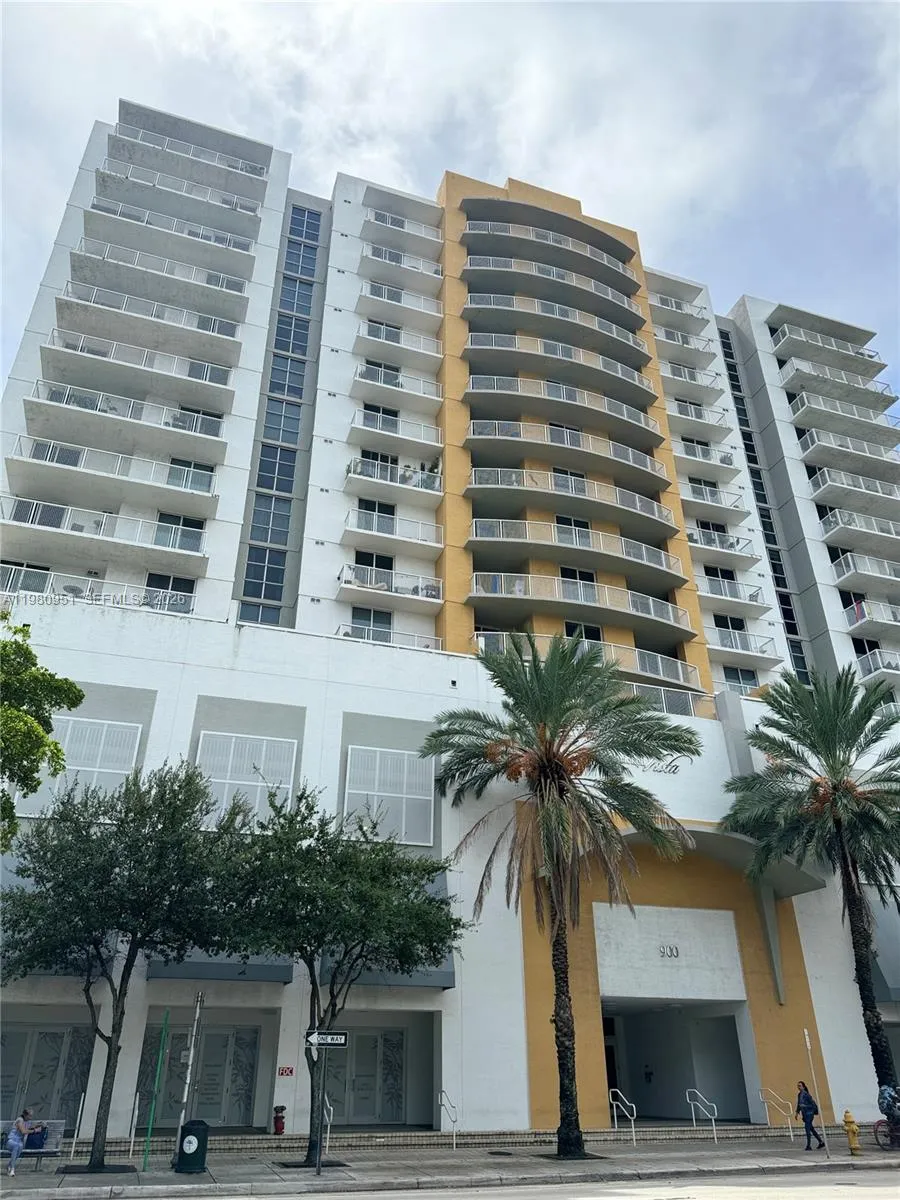 Foto de propiedad en 900 SW 8th Street 604, Miami, FL 33130 Miami con MLS#