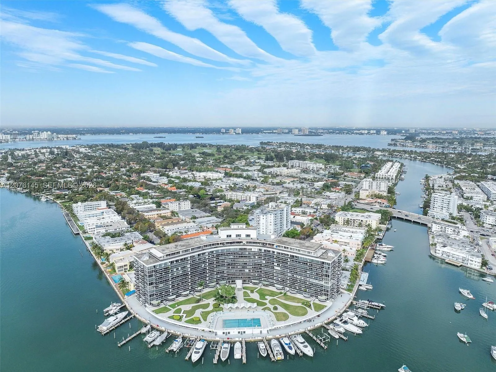 Foto de propiedad en 900 SW Bay Drive 617 & DS31, Miami Beach, FL 33141 Miami Beach con MLS# 
