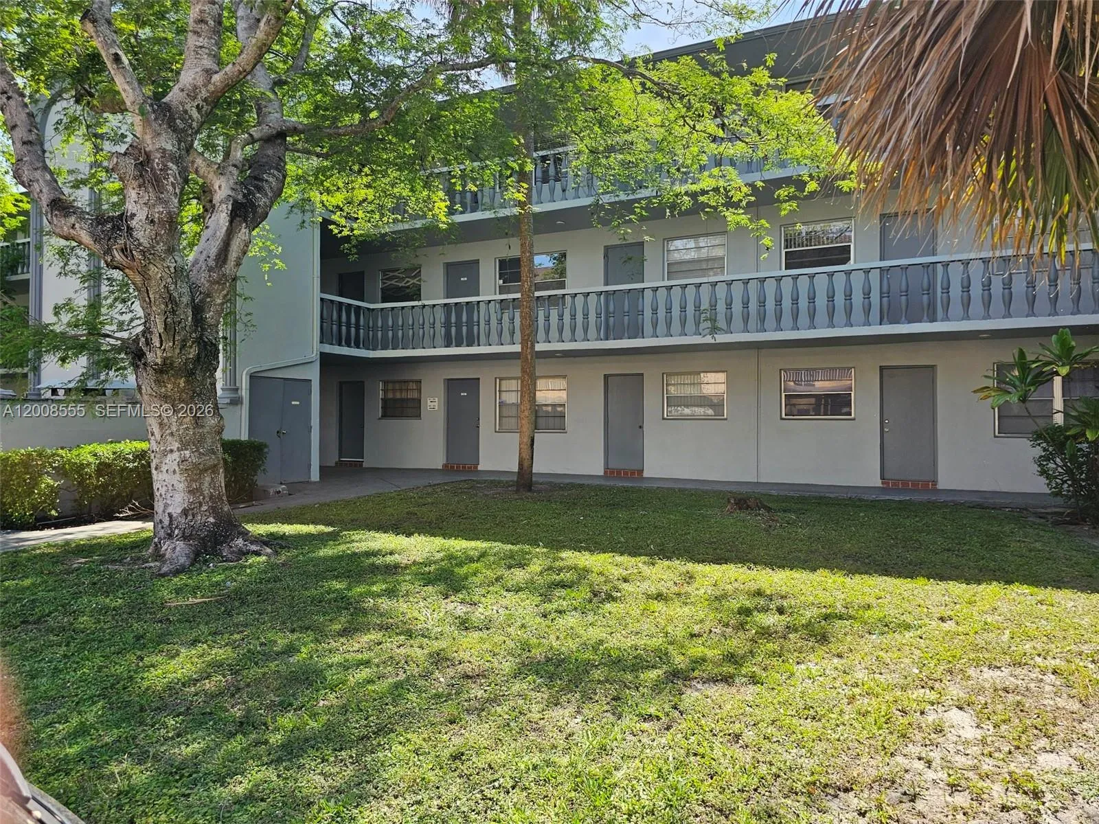 Foto de propiedad en 900 Tallwood Avenue 207, Hollywood, FL 33021 Hollywood con MLS# 
