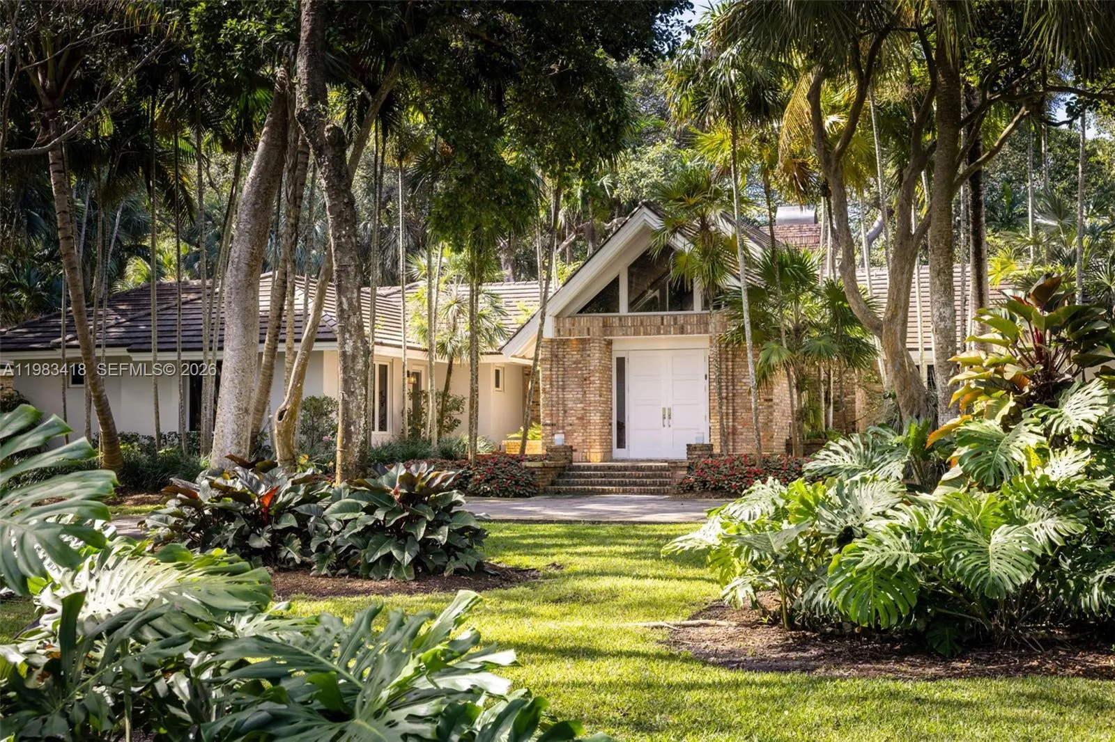 Foto de propiedad en 9000 Arvida Drive, Coral Gables, FL 33156 Coral Gables con MLS# 
