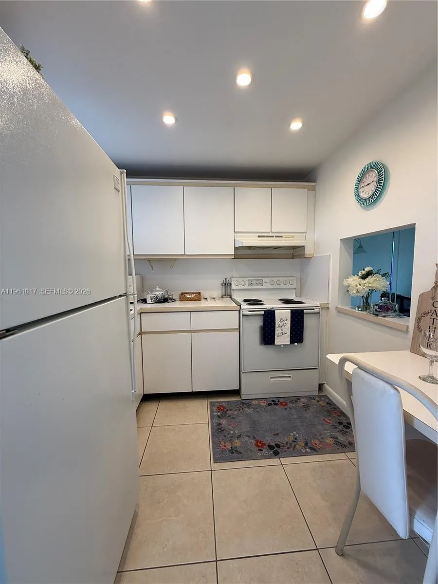 Vendido 9001 Sunrise Lakes Boulevard 208, Sunrise, FL 33322, Sunrise, FL 33322