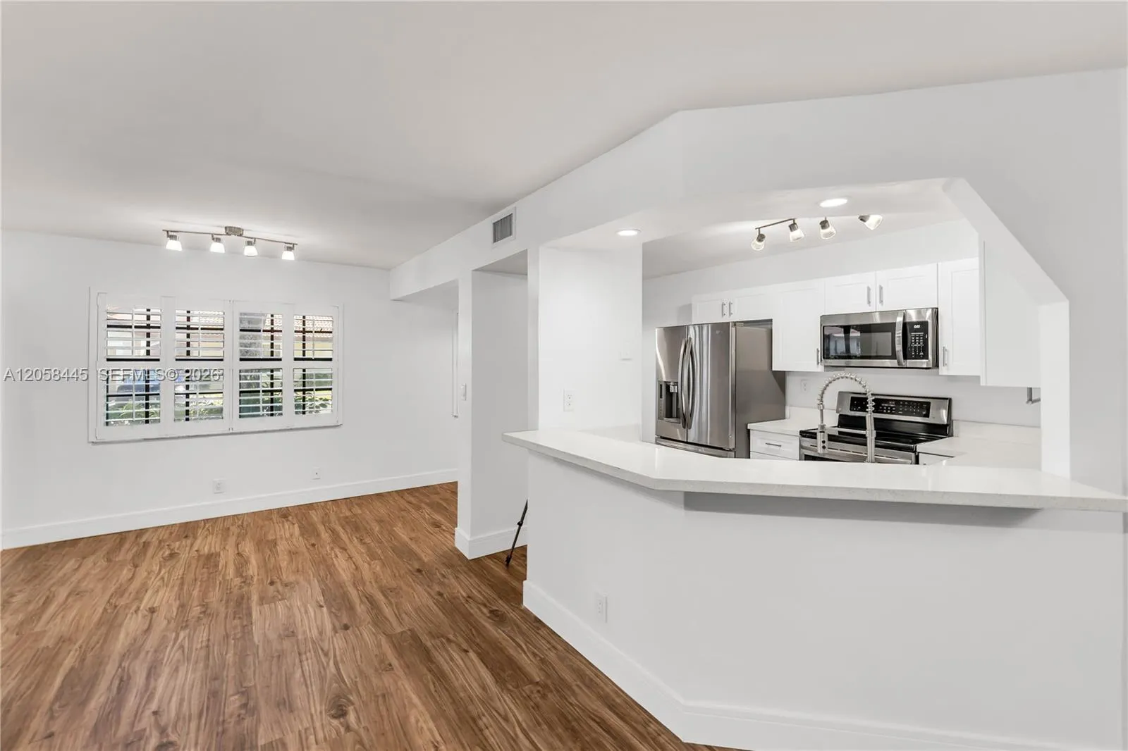 Foto de propiedad en 9005 W Sunrise Boulevard 9005, Plantation, FL 33322 Plantation con MLS# 