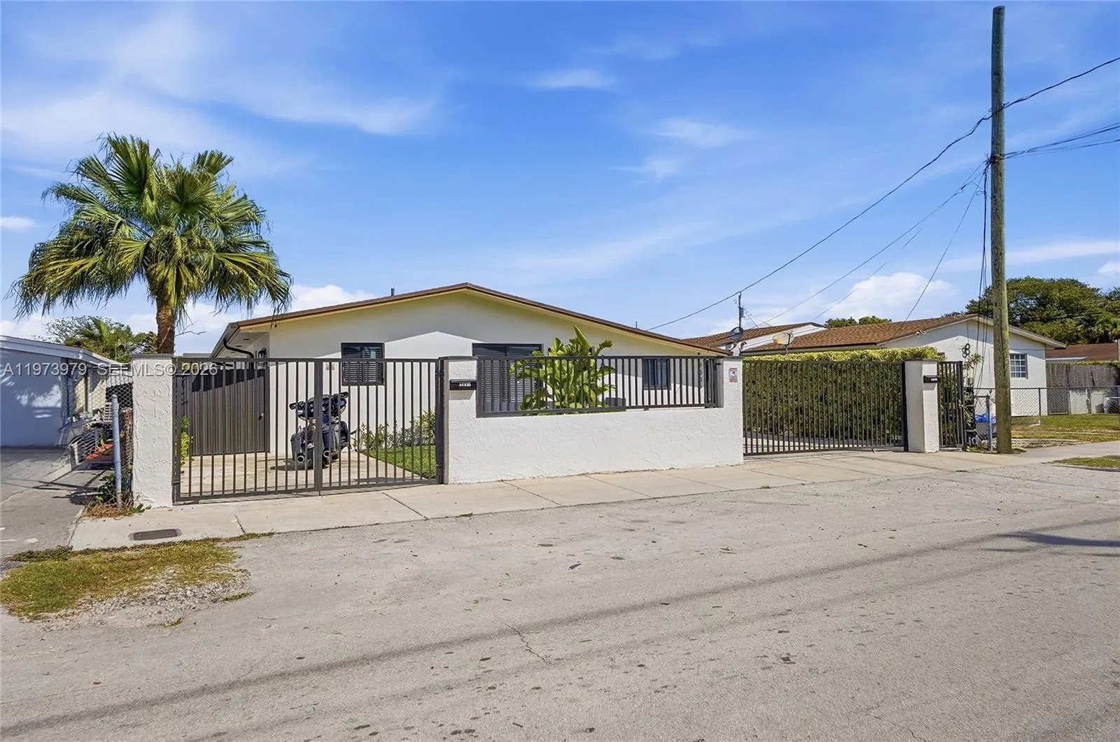 Foto de propiedad en 9007 SW 38th Street, Miami, FL 33165 Miami con MLS# 