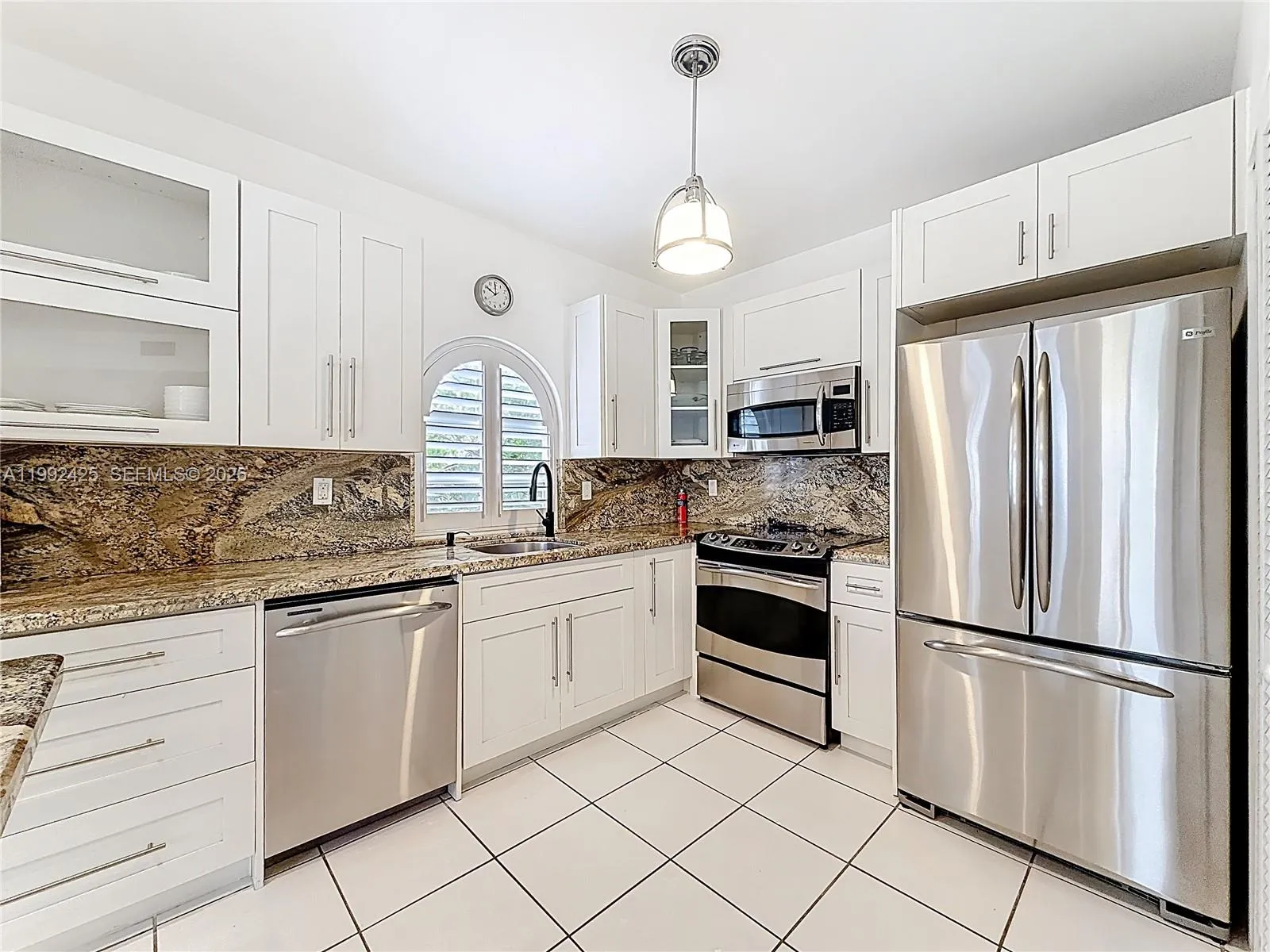 Foto de propiedad en 9008 Collins Avenue 303, Surfside, FL 33154 Surfside con MLS# 
