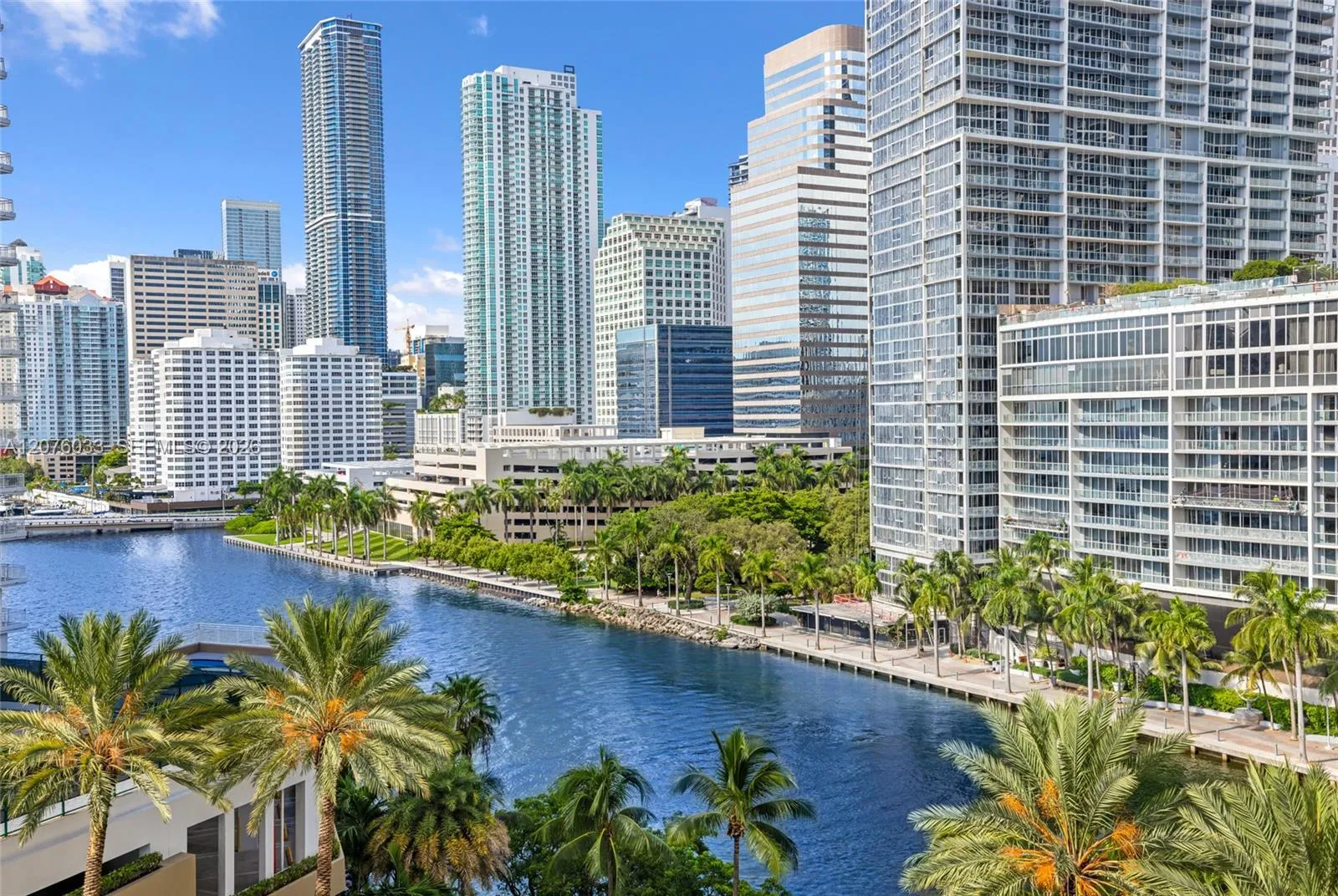 Foto de propiedad en 901 Brickell Key Boulevard 1001, Miami, FL 33131 Miami con MLS# 