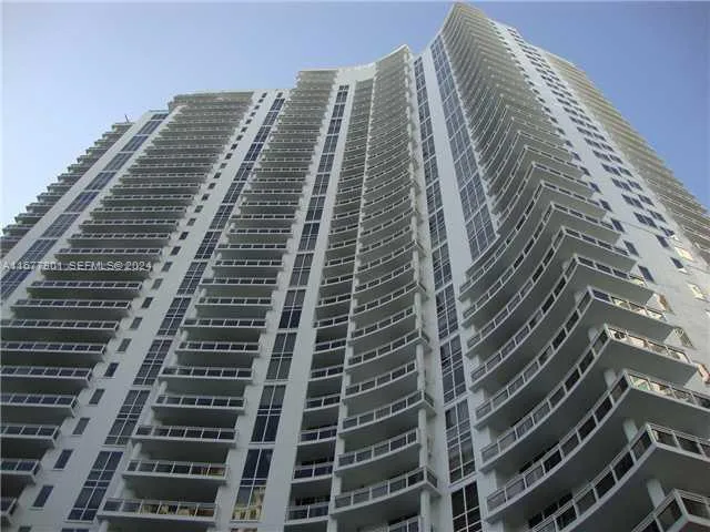Foto de propiedad en 901 Brickell Key Boulevard 1701, Miami, FL 33131 Miami con MLS# 