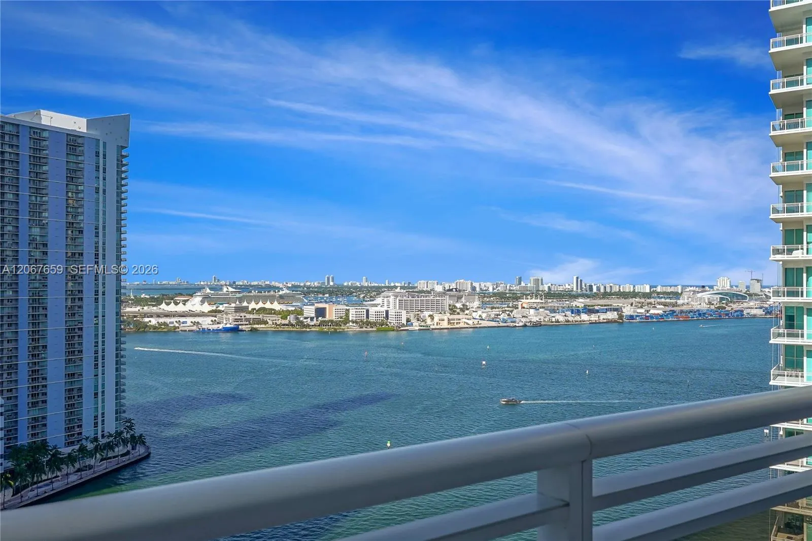Foto de propiedad en 901 Brickell Key Boulevard 2507, Miami, FL 33131 Miami con MLS#