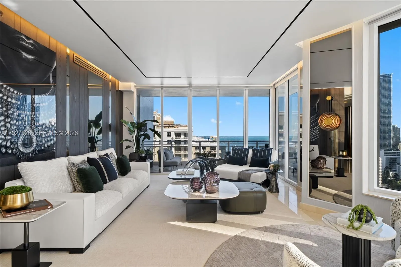 Foto de propiedad en 901 Brickell Key Boulevard 3304, Miami, FL 33131 Miami con MLS# 