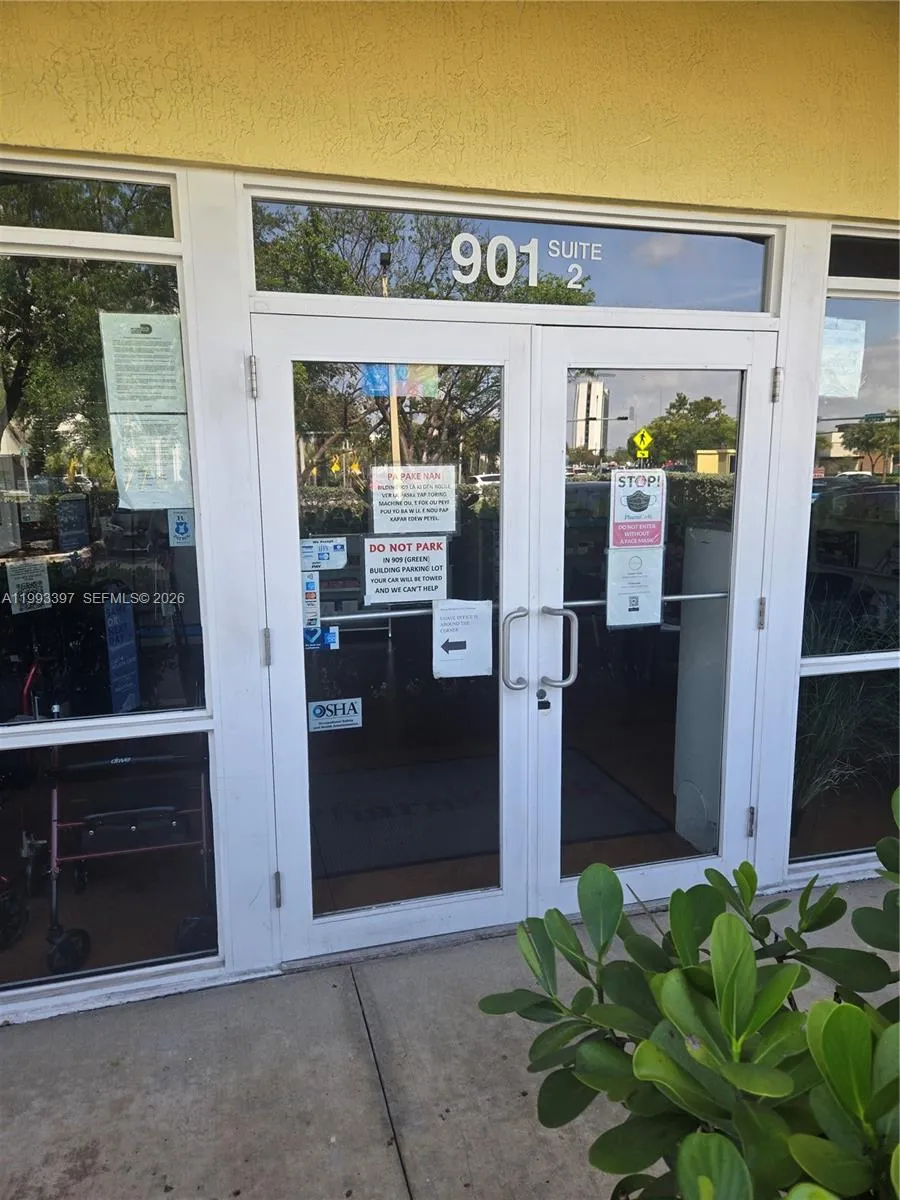 Foto de propiedad en 901 N Miami Beach Boulevard, North Miami Beach, FL 33162 North Miami Beach con MLS# 