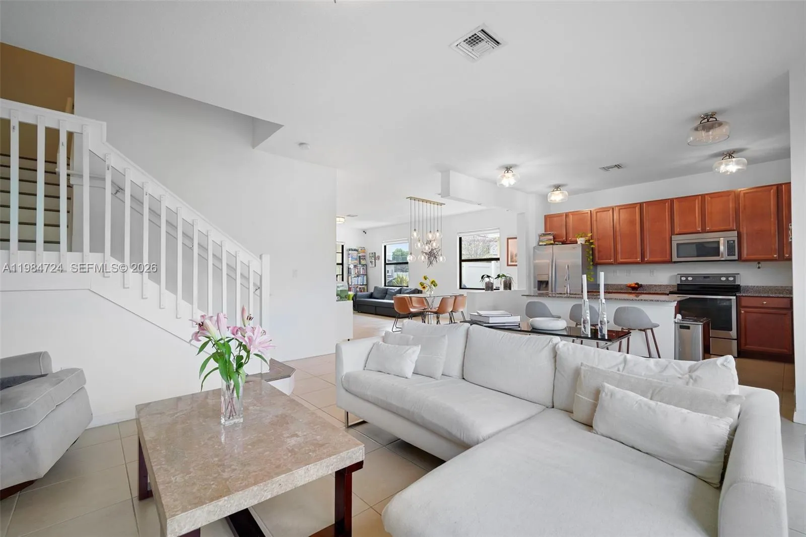 Vendido 901 NE 191st Street, Miami, FL 33179, Miami, FL 33179