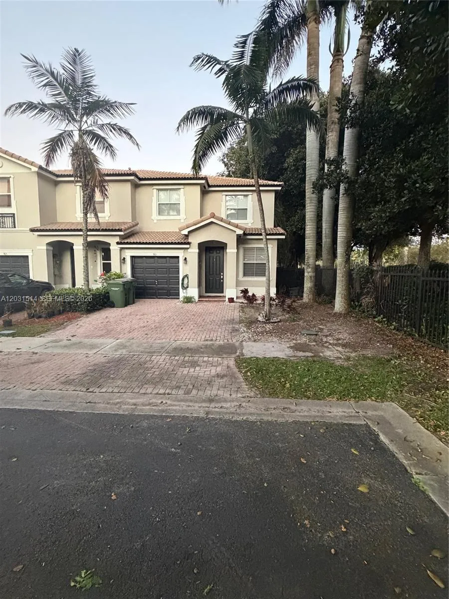 Foto de propiedad en 901 NE 42nd Avenue, Homestead, FL 33033 Homestead con MLS# 