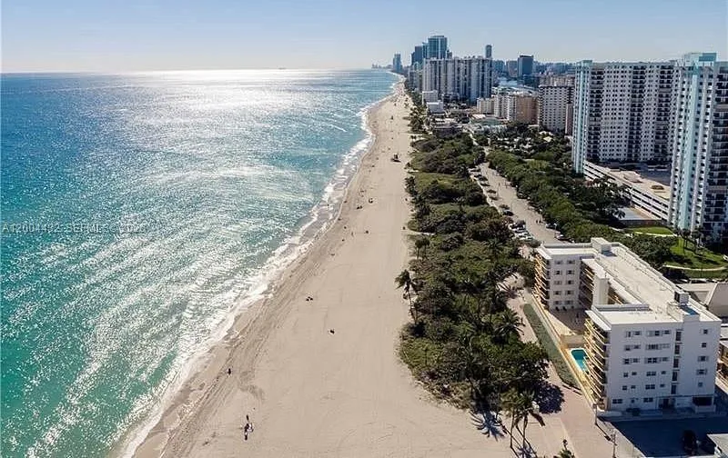 Foto de propiedad en 901 S Surf Road 407, Hollywood, FL 33019 Hollywood con MLS# 