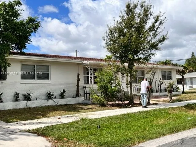 Foto de propiedad en 901 SW 4th Terrace, Hallandale Beach, FL 33009 Hallandale Beach con MLS# 