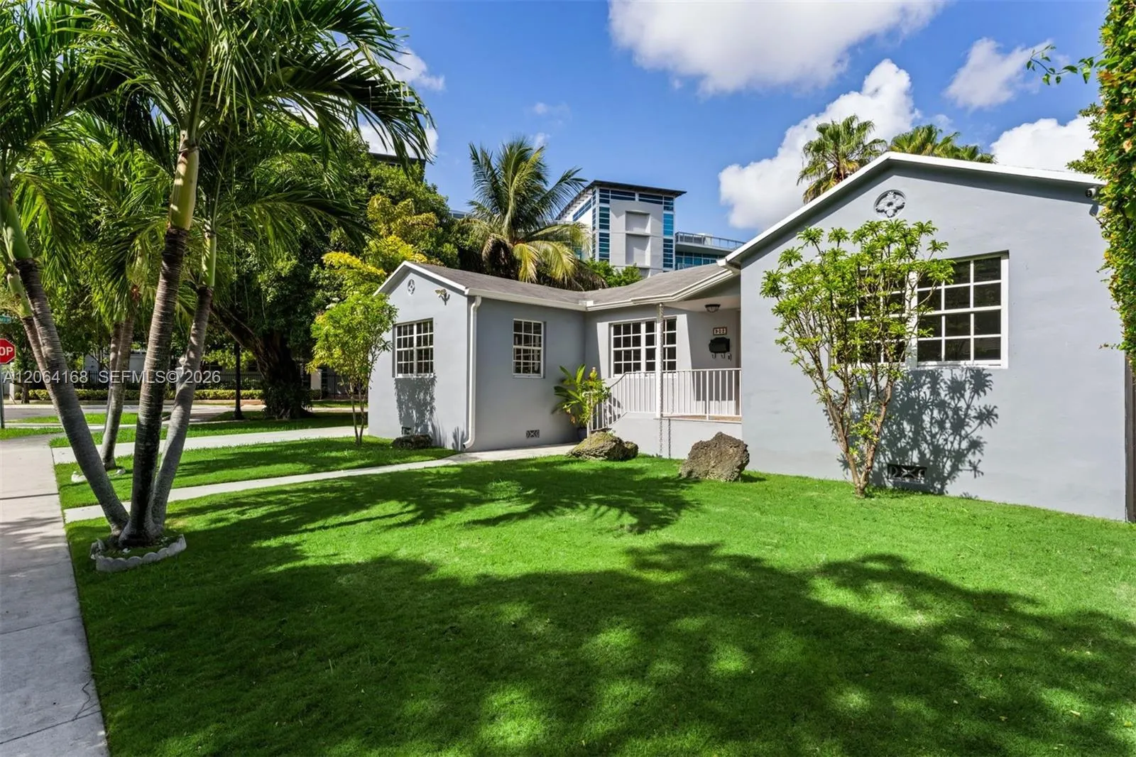Foto de propiedad en 902 NW 10th Court, Miami, FL 33136 Miami con MLS# 