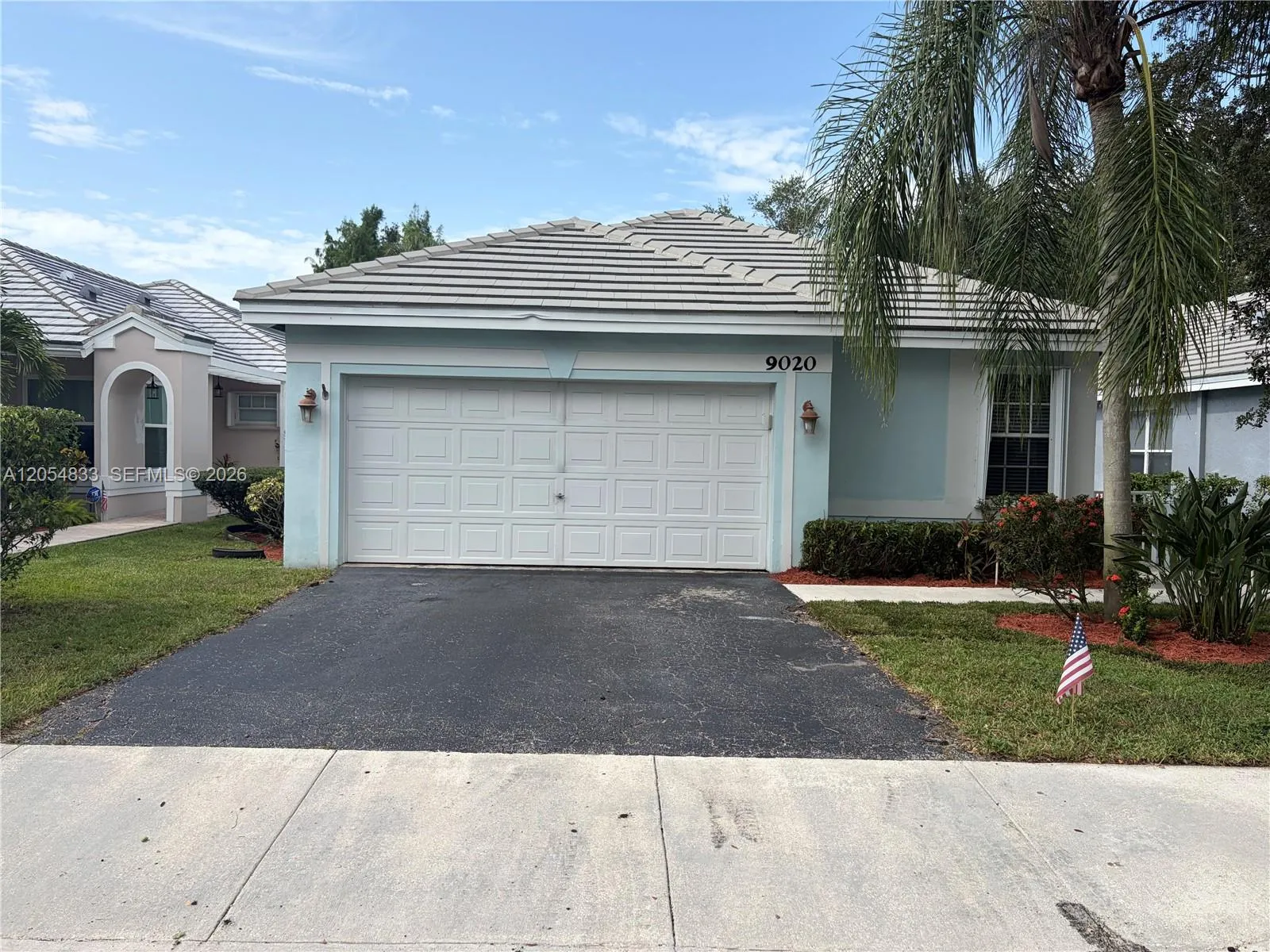 Foto de propiedad en 9020 N Lake Park Circle N, Davie, FL 33328 Davie con MLS# 