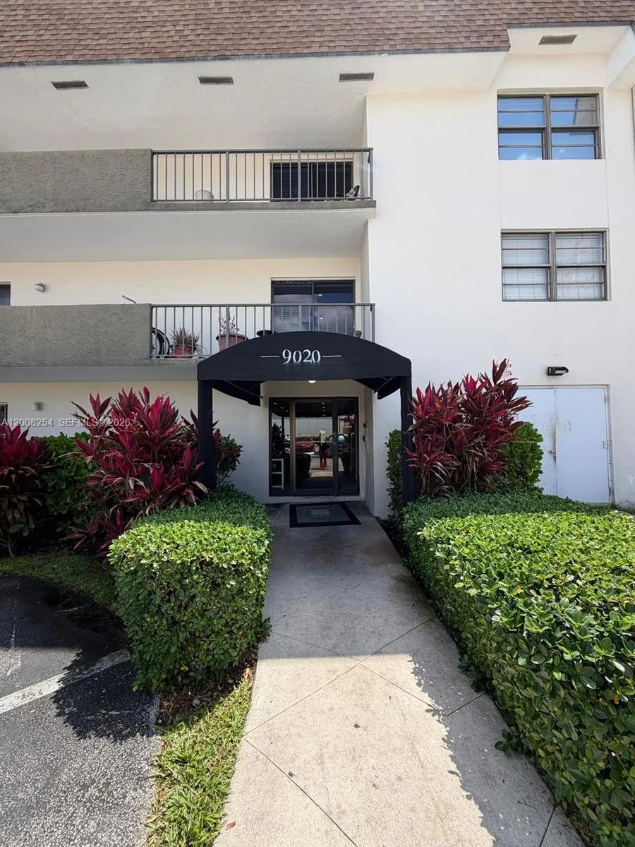 Foto de propiedad en 9020 NE 8th Avenue 1D, Miami Shores, FL 33138 Miami Shores con MLS# 