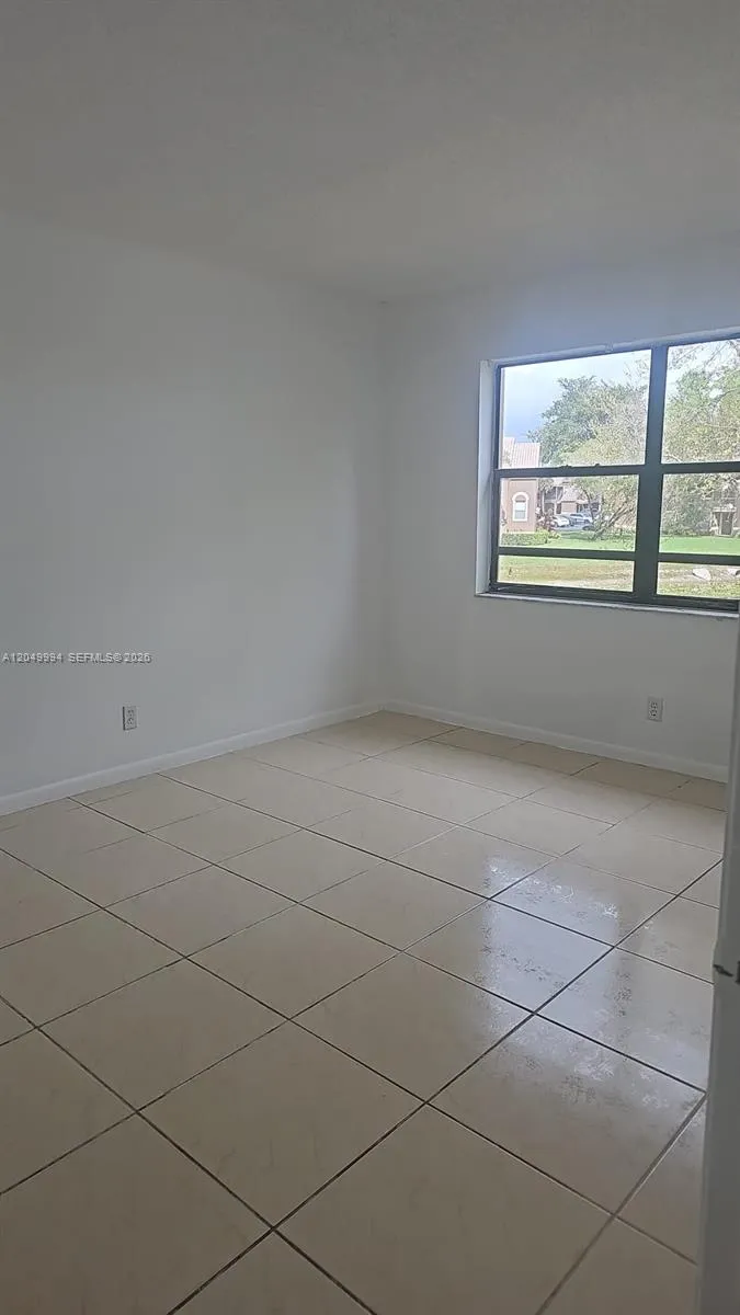 Foto de propiedad en 9022 NW 28th Drive 2-202, Coral Springs, FL 33065 Coral Springs con MLS# 