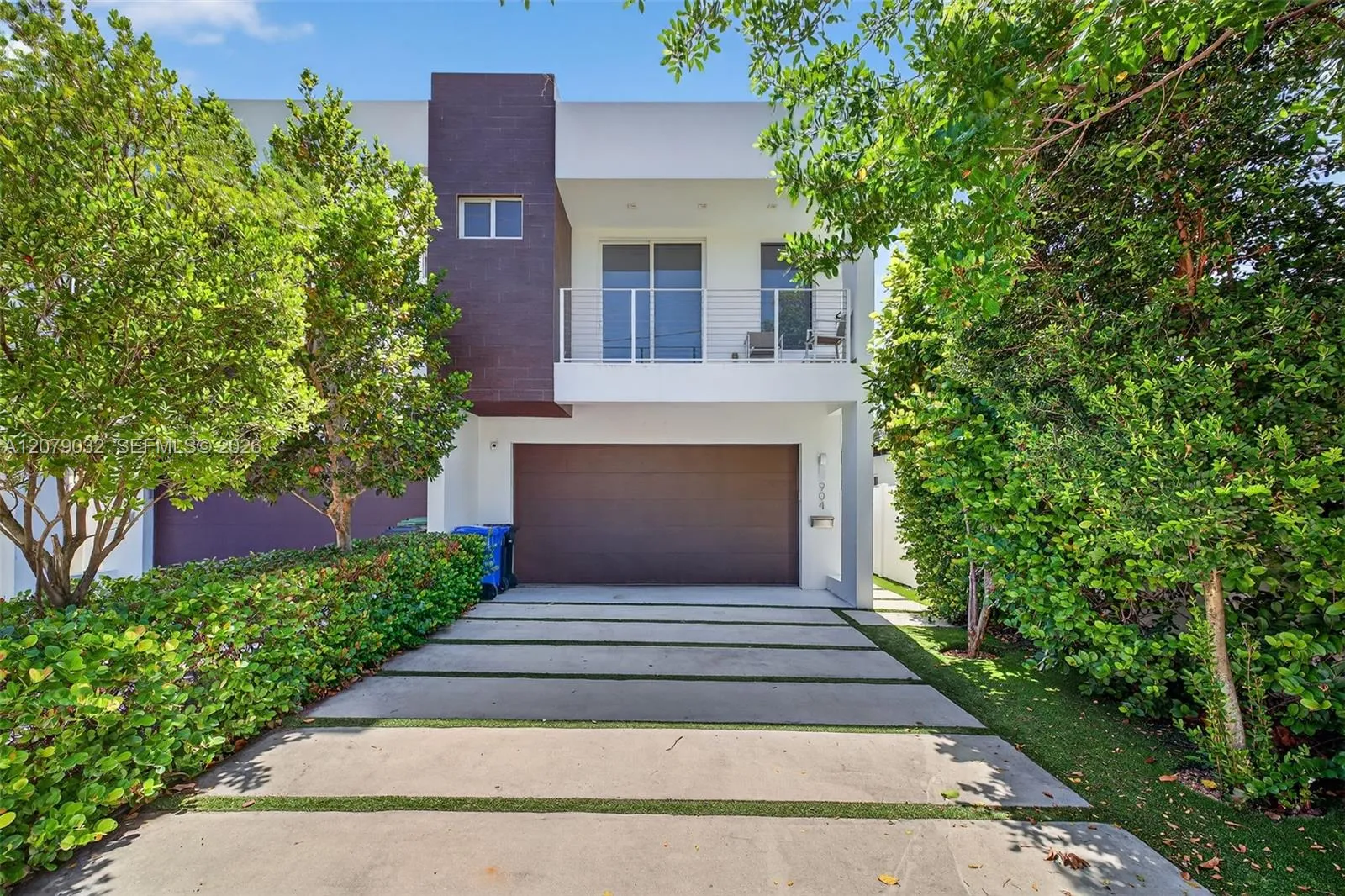 Foto de propiedad en 904 NE 15th Avenue, Fort Lauderdale, FL 33304 Fort Lauderdale con MLS# 
