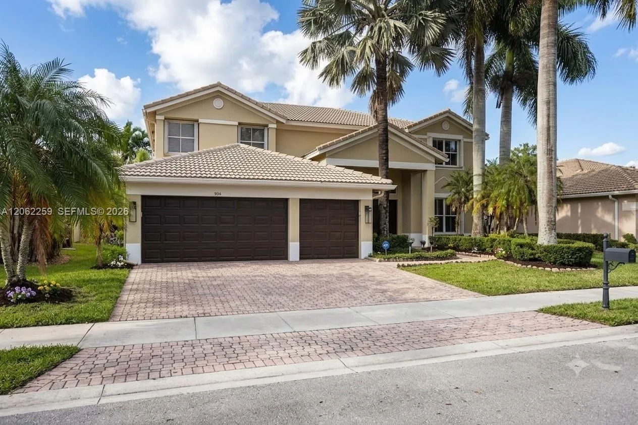 Foto de propiedad en 904 Stillwater Court, Weston, FL 33327 Weston con MLS# 