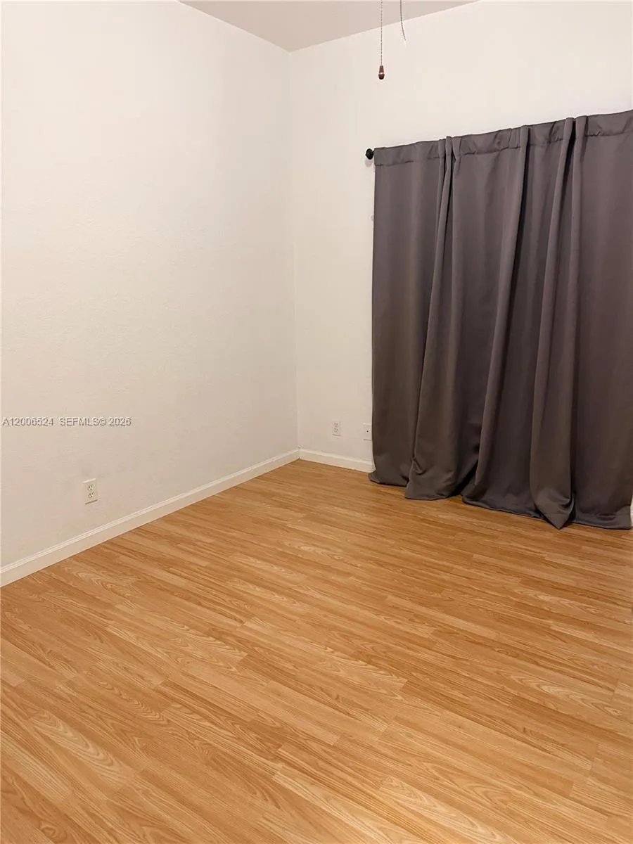 Foto de propiedad en 9040 NW 54th Street, Sunrise, FL 33351 Sunrise con MLS# 
