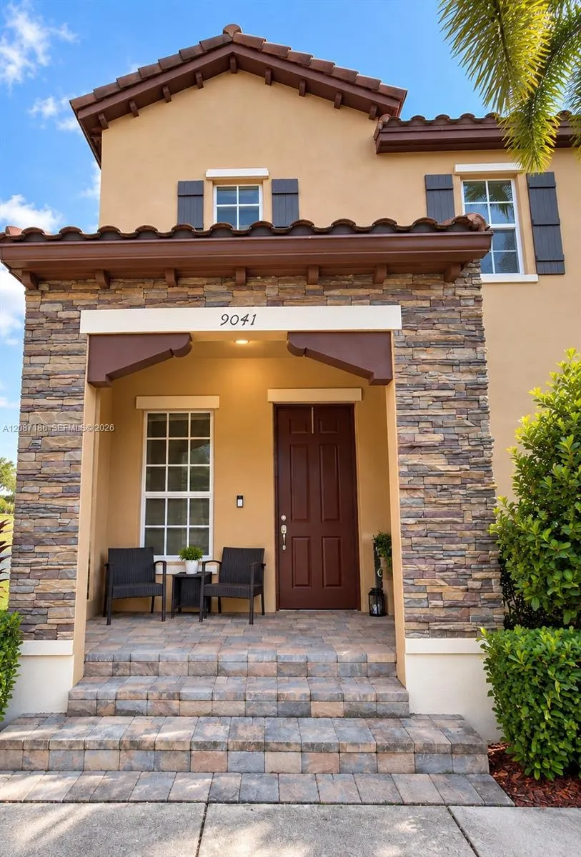 Foto de propiedad en 9041 SW 169th Path, Miami, FL 33196 Miami con MLS# 